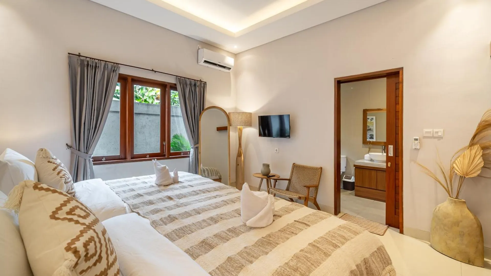 Sunterra 3- Luxury 3Bedroom Villa In Canggu With Private Pool - Exclusive Special Promo Kerobokan  Indonesia